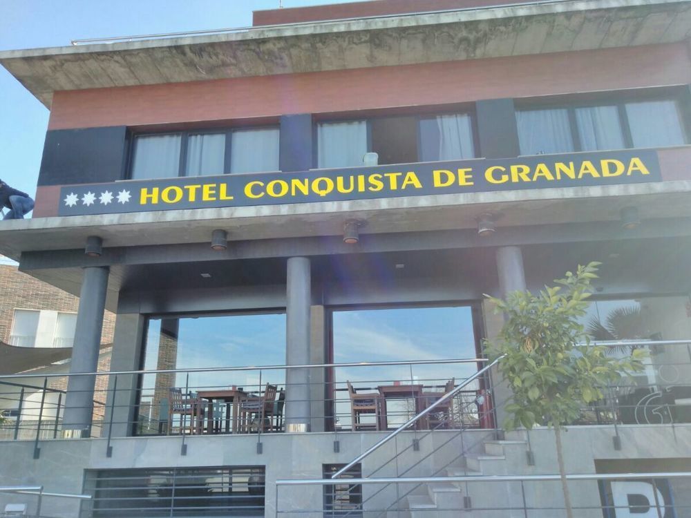 Отель Yit Conquista De Granada Пелигрос Экстерьер фото